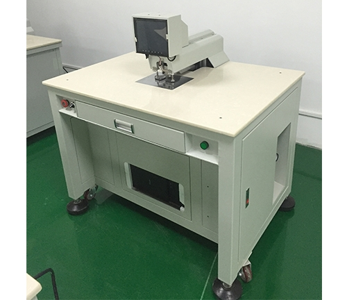   全自動鑽孔機